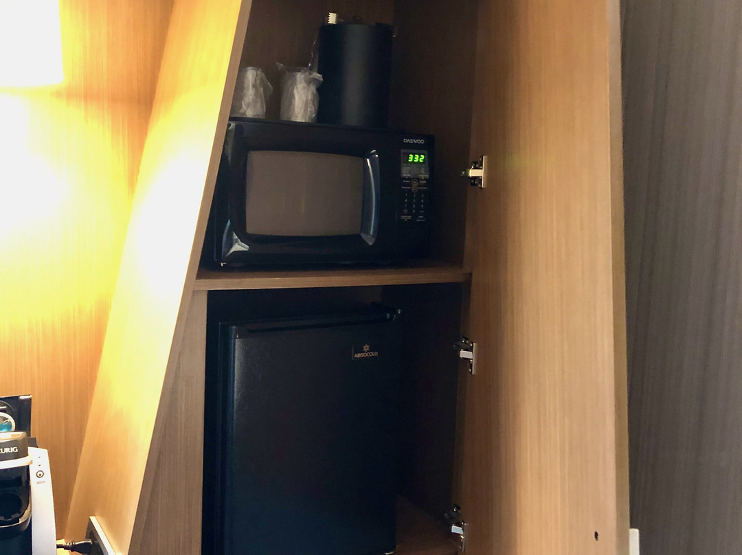 Courtyard by Marriott Westbury Long Island主图