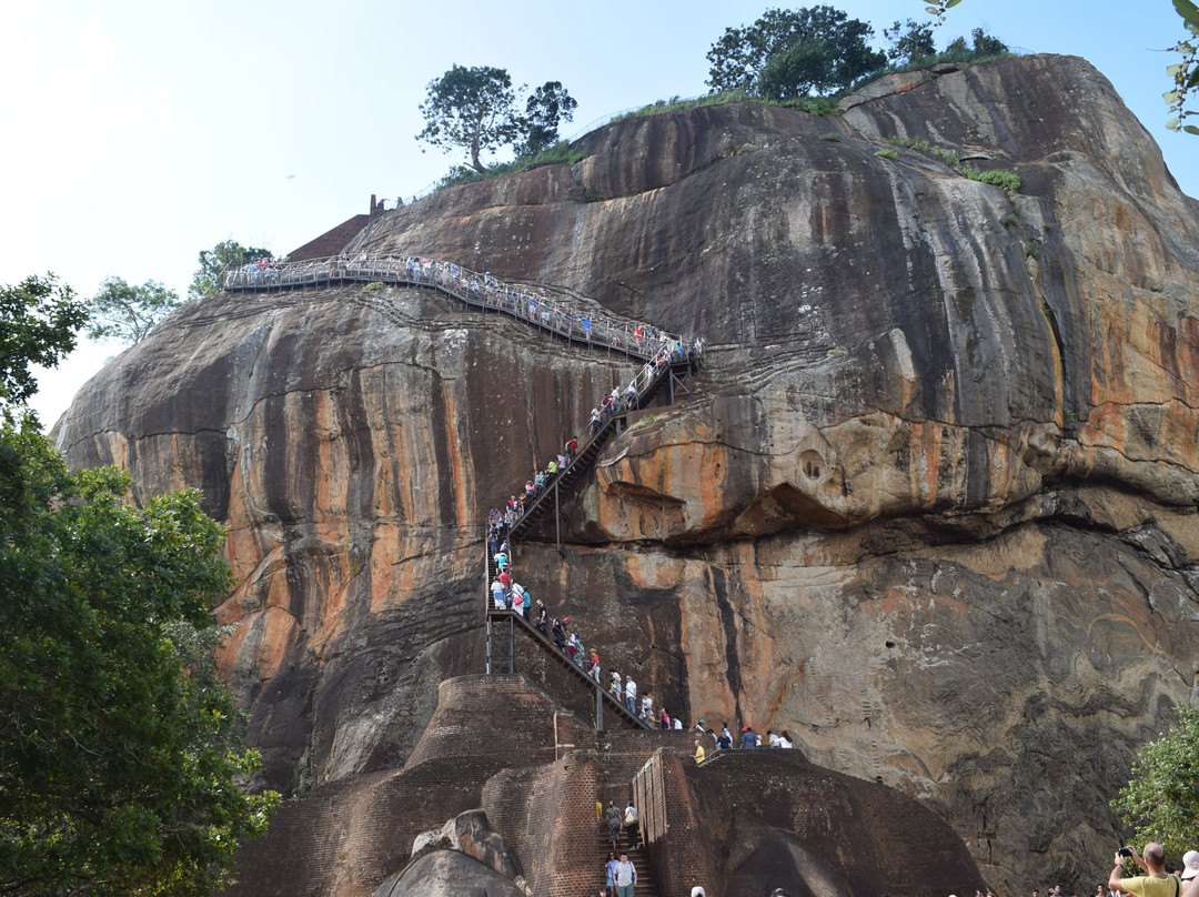 The Lion's Paws - Sigiriya景点图片