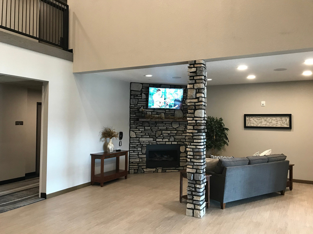 Blue Grass Inn & Suites主图