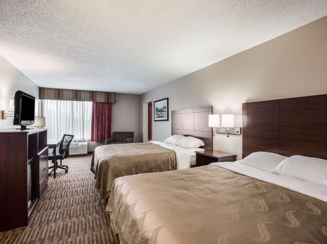 Quality Inn & Suites Lawrence - University Area主图