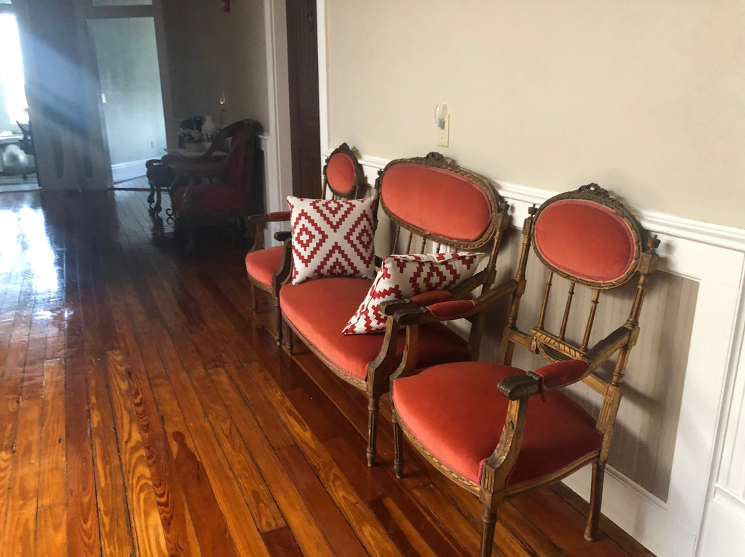 Oak Tree Hotel主图