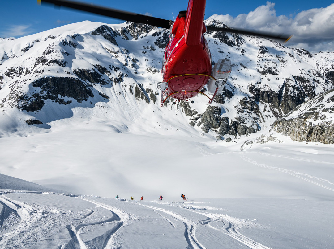 Whistler Heli-Skiing景点图片