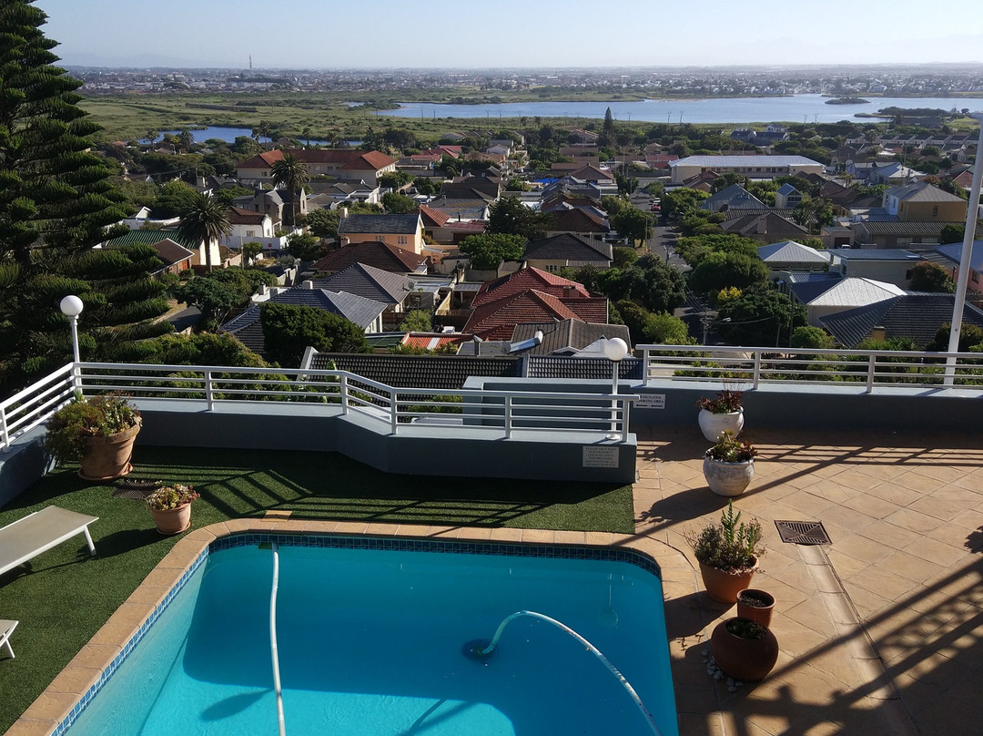 Lakeside Lodge主图