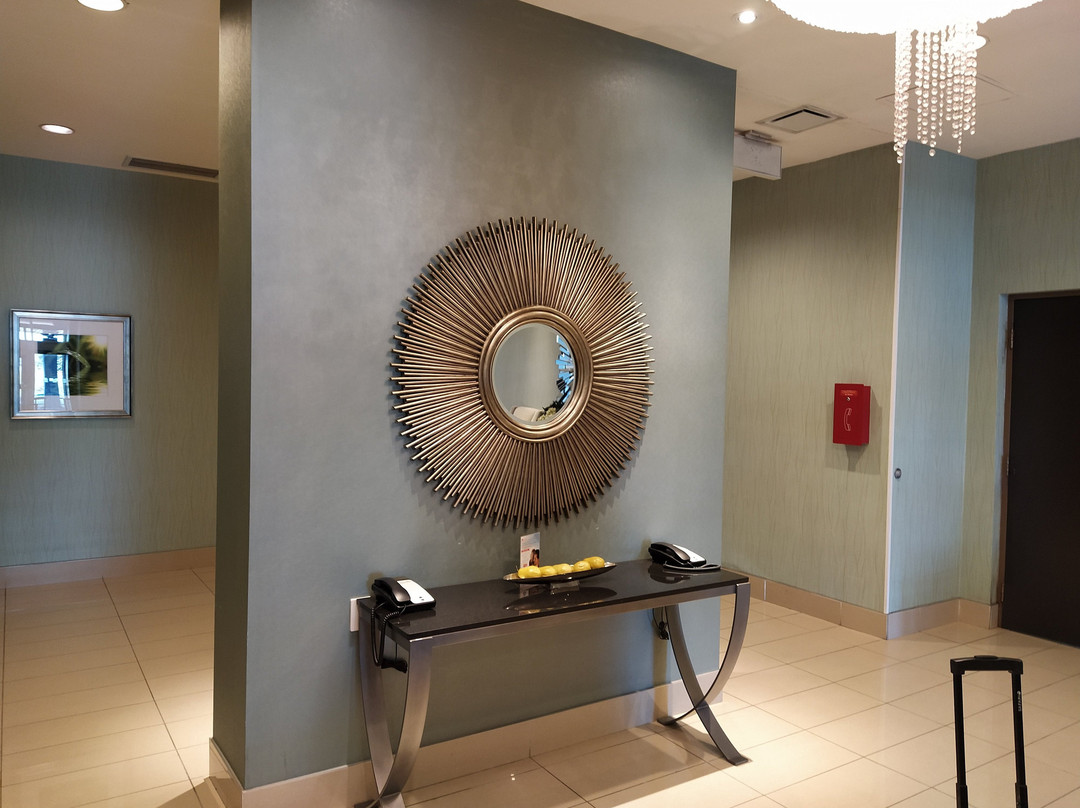 DoubleTree by Hilton Pointe Claire Montreal Airport West主图