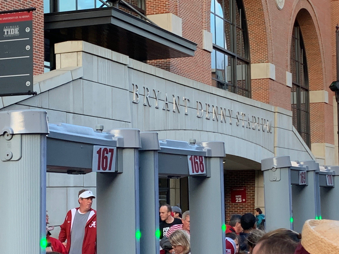 Bryant-denny Stadium-塔斯卡卢萨县必去景点