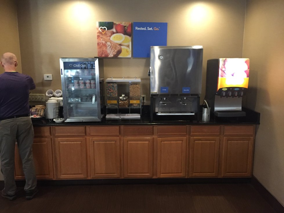 Comfort Inn & Suites Raphine - Lexington Near I-81 and I-64-餐饮