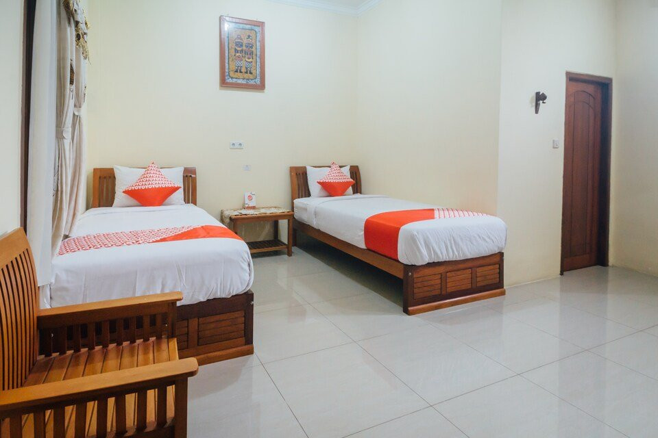 OYO 1300 Crecia Guest House主图