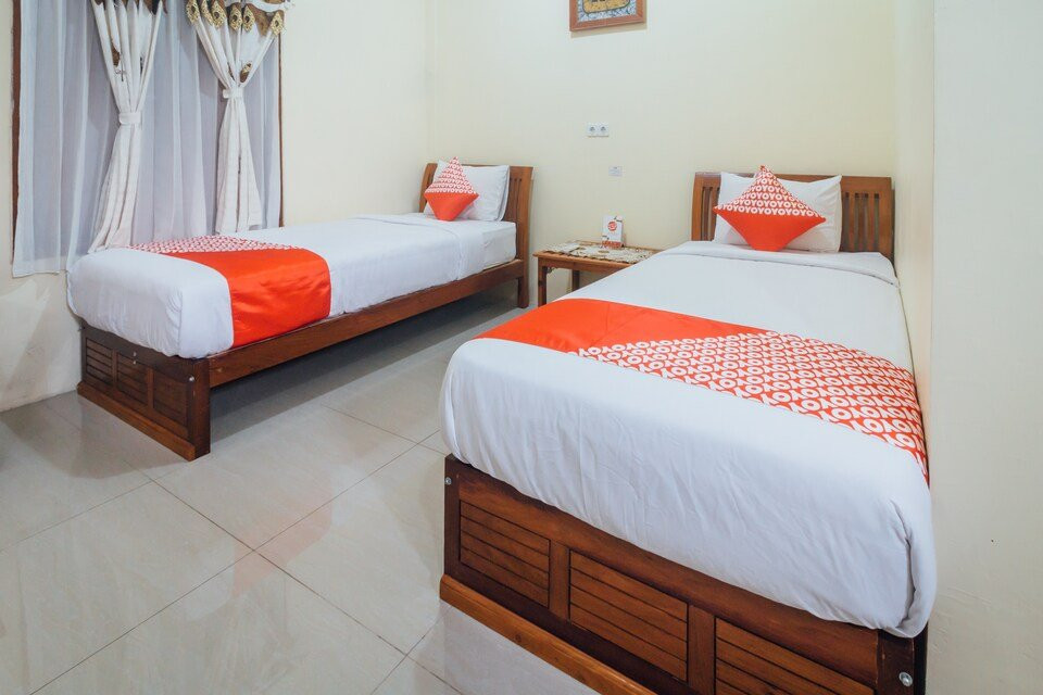 OYO 1300 Crecia Guest House主图