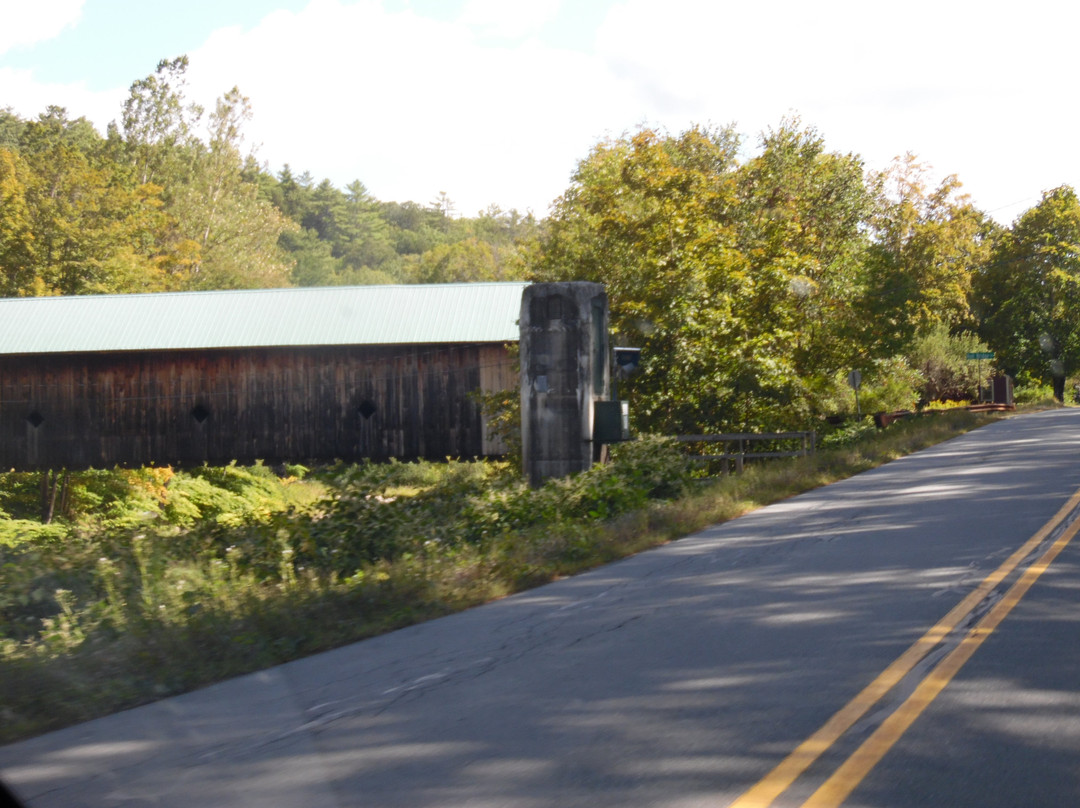 Hall Covered Bridge-贝洛斯福尔斯必去景点