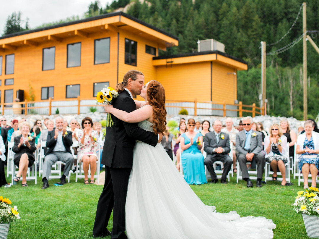 Riverside events at Northern Lights Winery-乔治王子城必去景点