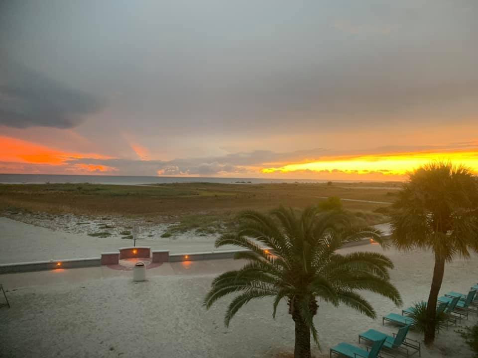 Treasure Island Beach Resort主图