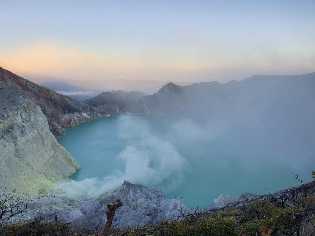 Ijen Blue Miner Tour景点图片