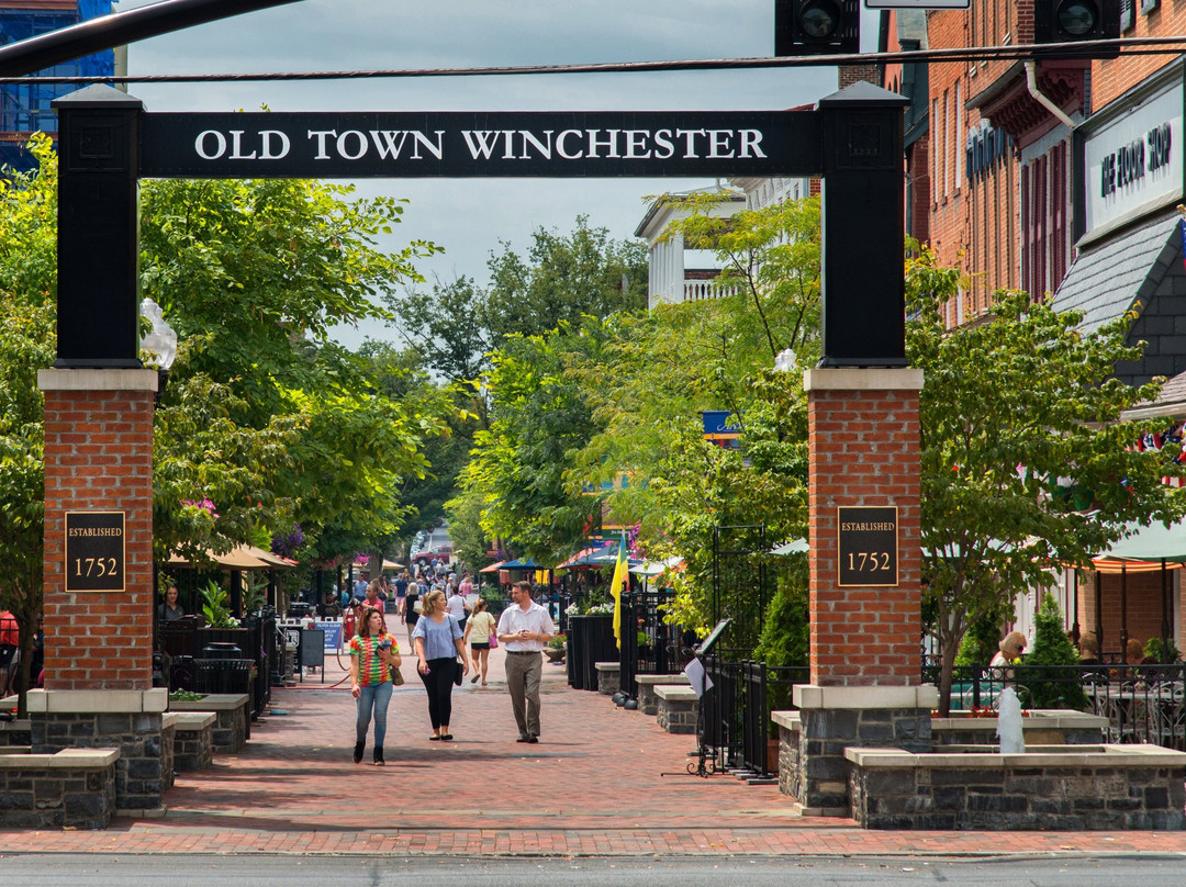 Old Town Winchester Walking Mall景点图片