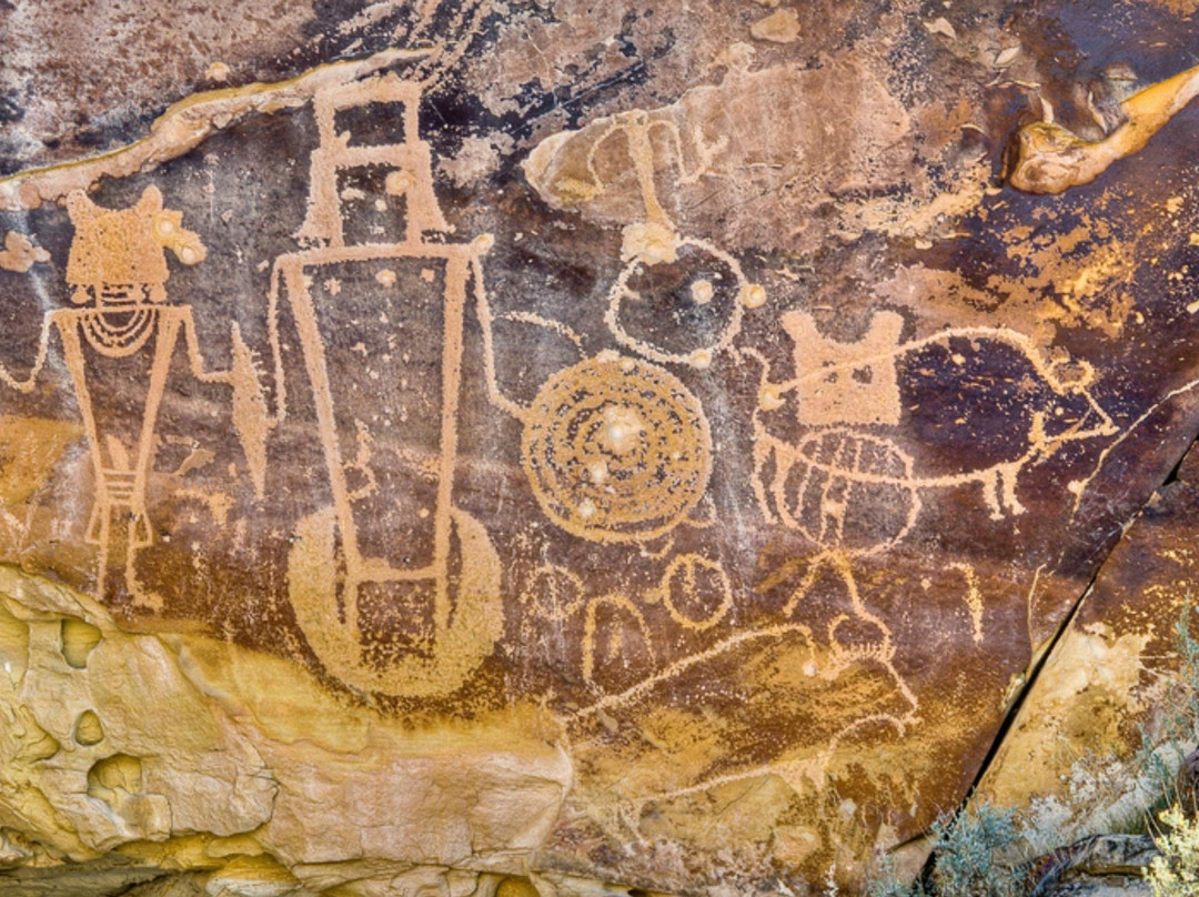 McKee Springs Petroglyphs景点图片