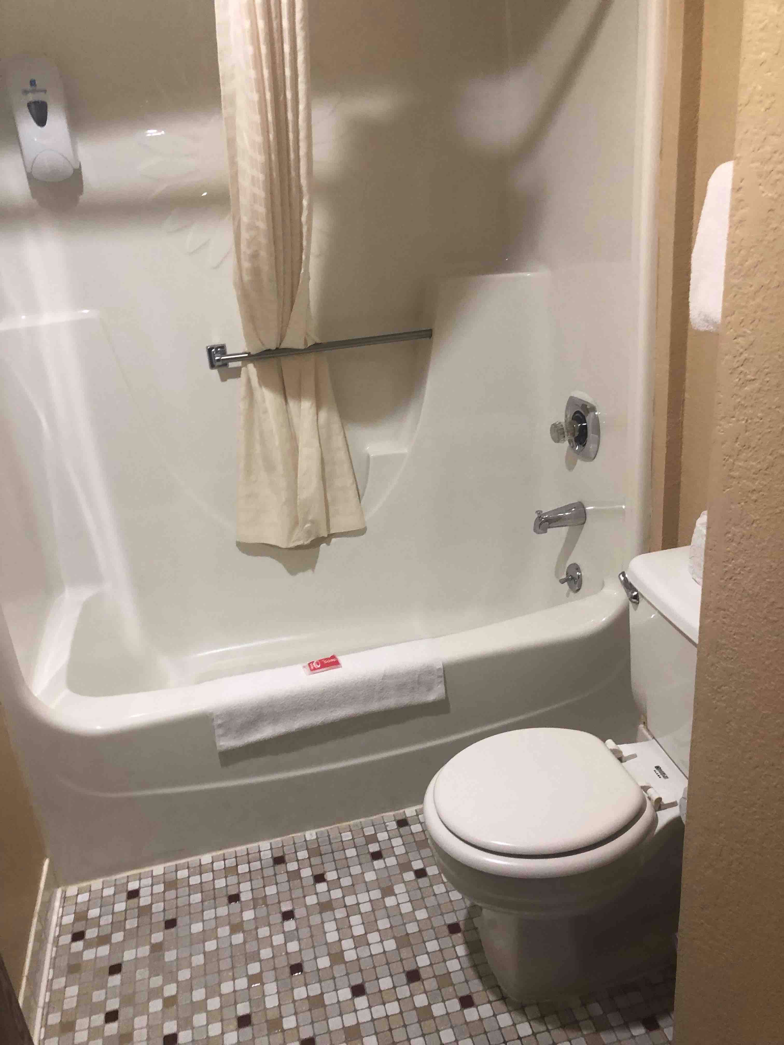 Econo Lodge Watertown-浴室
