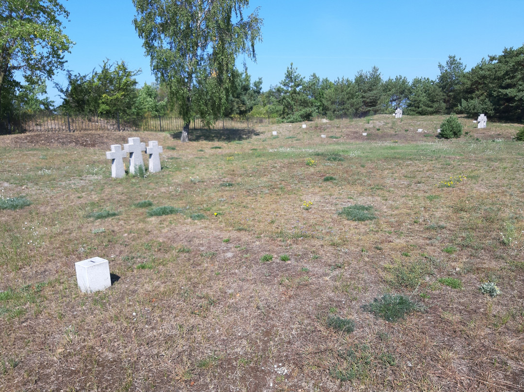 German Memorial Cemetery景点图片