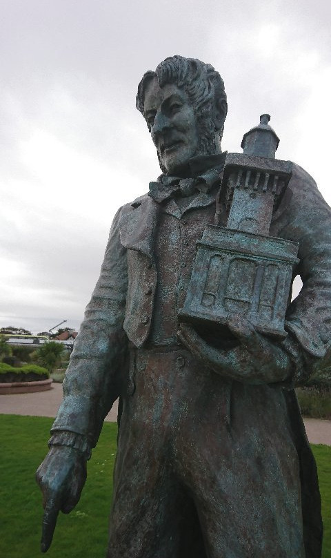 Sir Peter Hesketh Statue景点图片