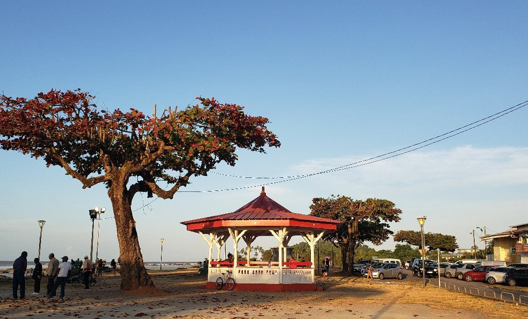 Place Des Amandiers-卡宴必去景点
