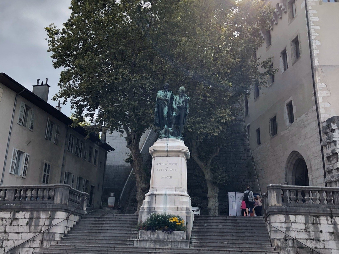 Statue des Freres De Maistre景点图片