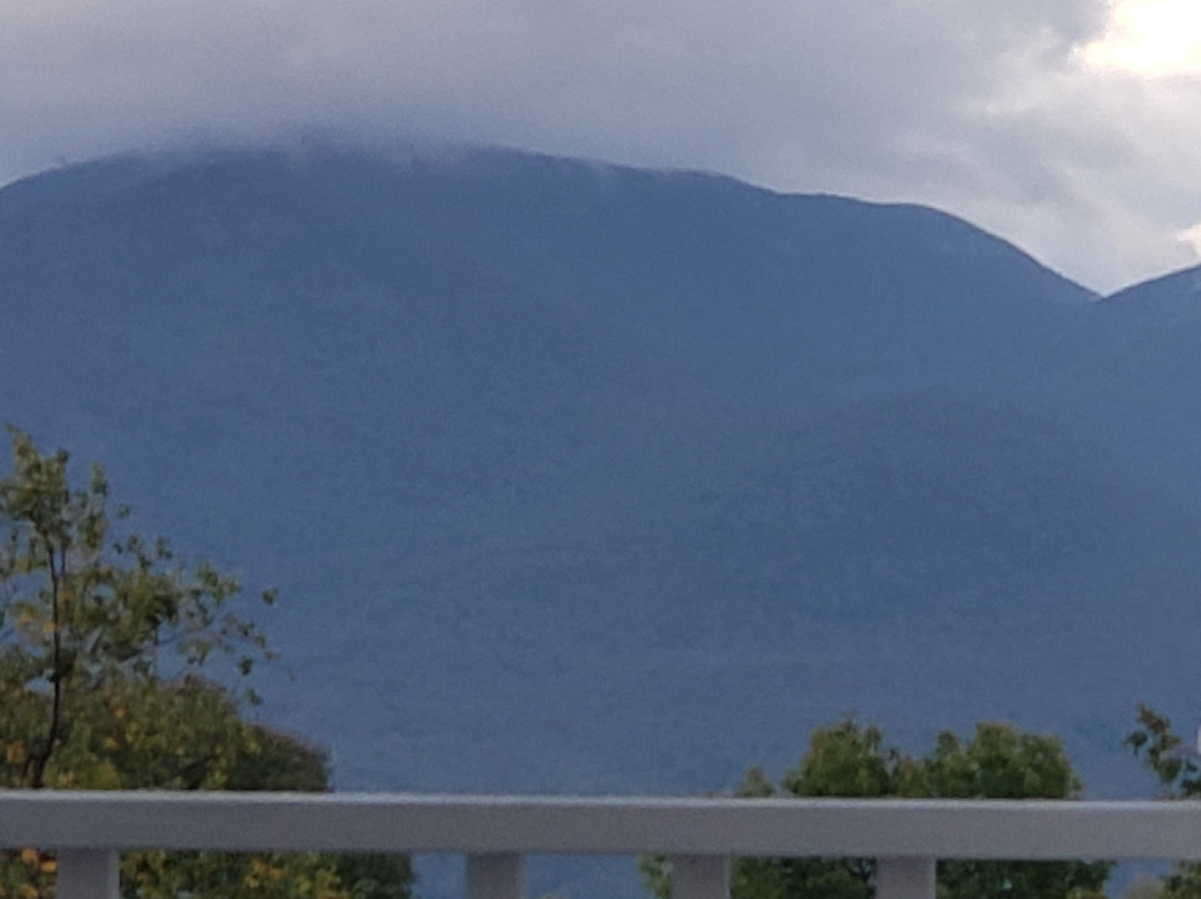 The Sunset Hill House主图