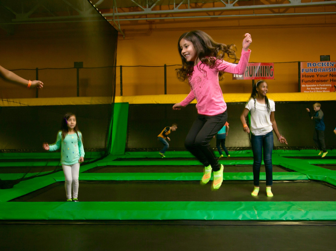 Rockin' Jump - The Ultimate Trampoline Park-特兰伯尔必去景点