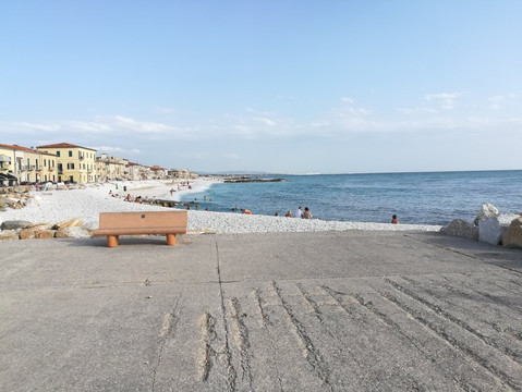 Terrace Brothers Bruno and Gillo Pontecorvo-Marina di Pisa必去景点