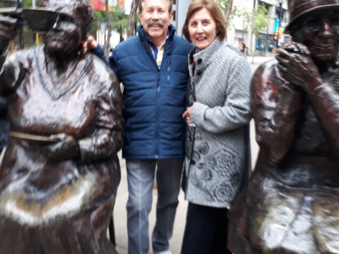 Famous Five Statues-卡尔加里必去景点