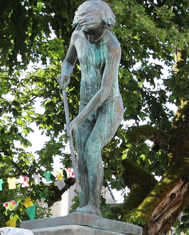 Statue du Pêcheur de Chavots-Ornans必去景点