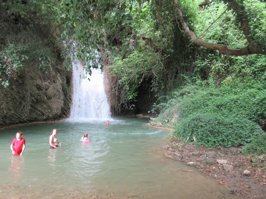 Stenosia Waterfalls-Gialova必去景点