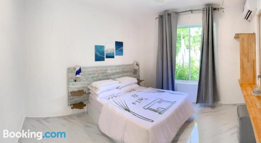 Fins Dive and Leisure Hotel主图