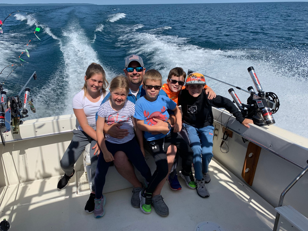 Whitecap Charters Fishing景点图片