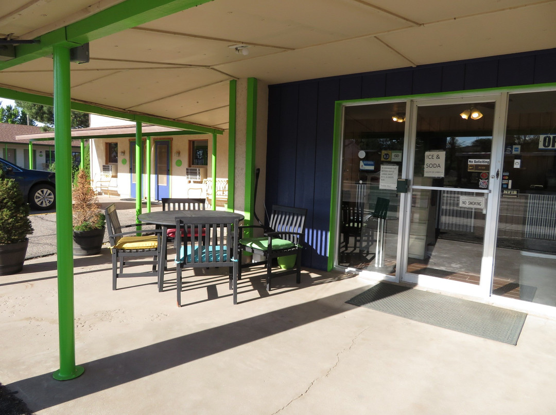 The Atomic Blue Motor-Inn主图