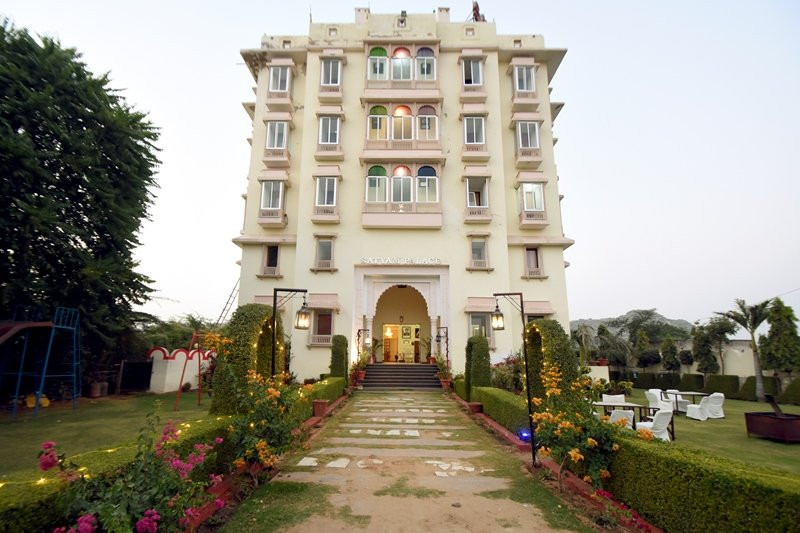 萨蒂扬宫酒店主图