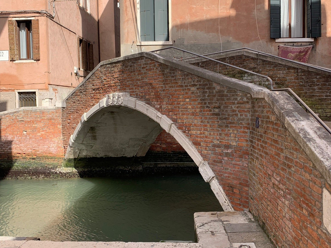 Ponte Storto a San Marcuola-威尼斯必去景点
