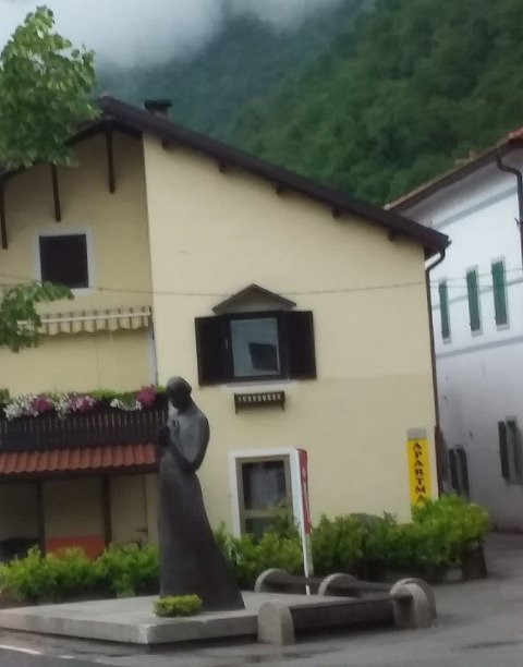 Statue of Simon Gregorcic景点图片