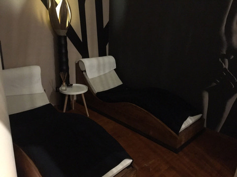 Deluxe Spa & Massage-地拉那必去景点