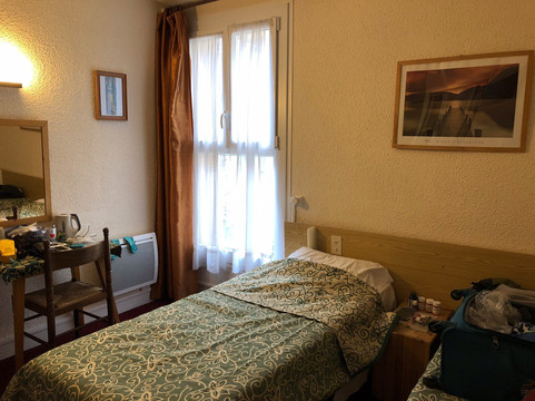 十字架酒店主图