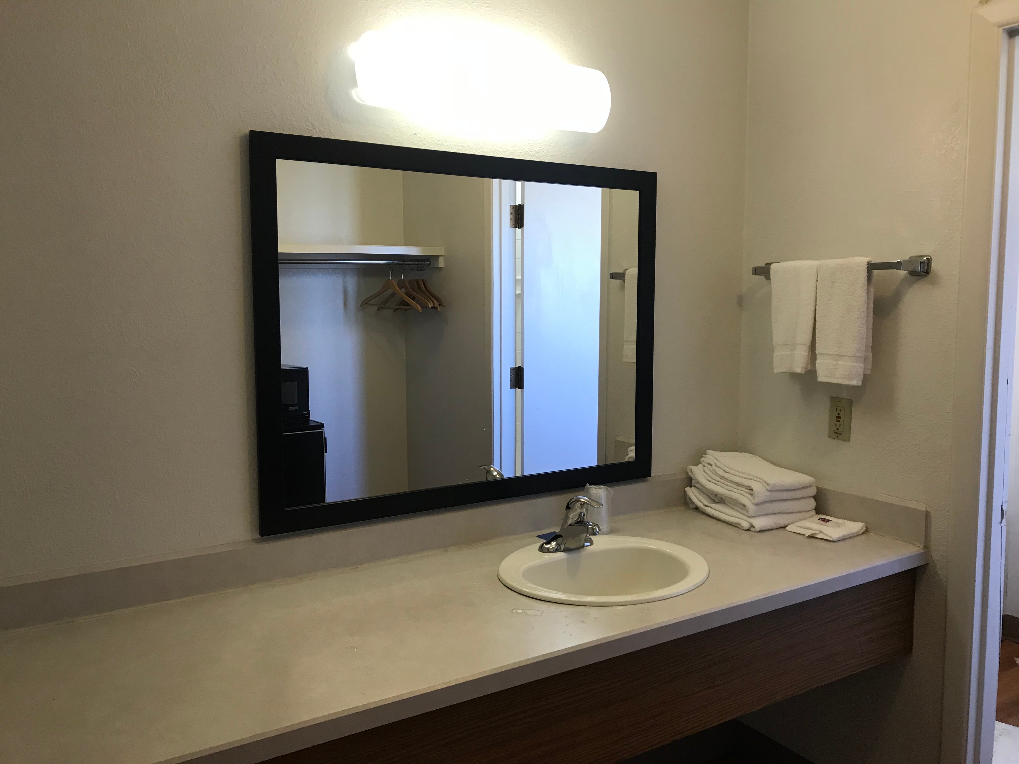 Motel 6 Madras OR-浴室