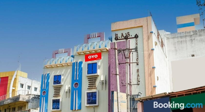 OYO 87084 Bas Regency