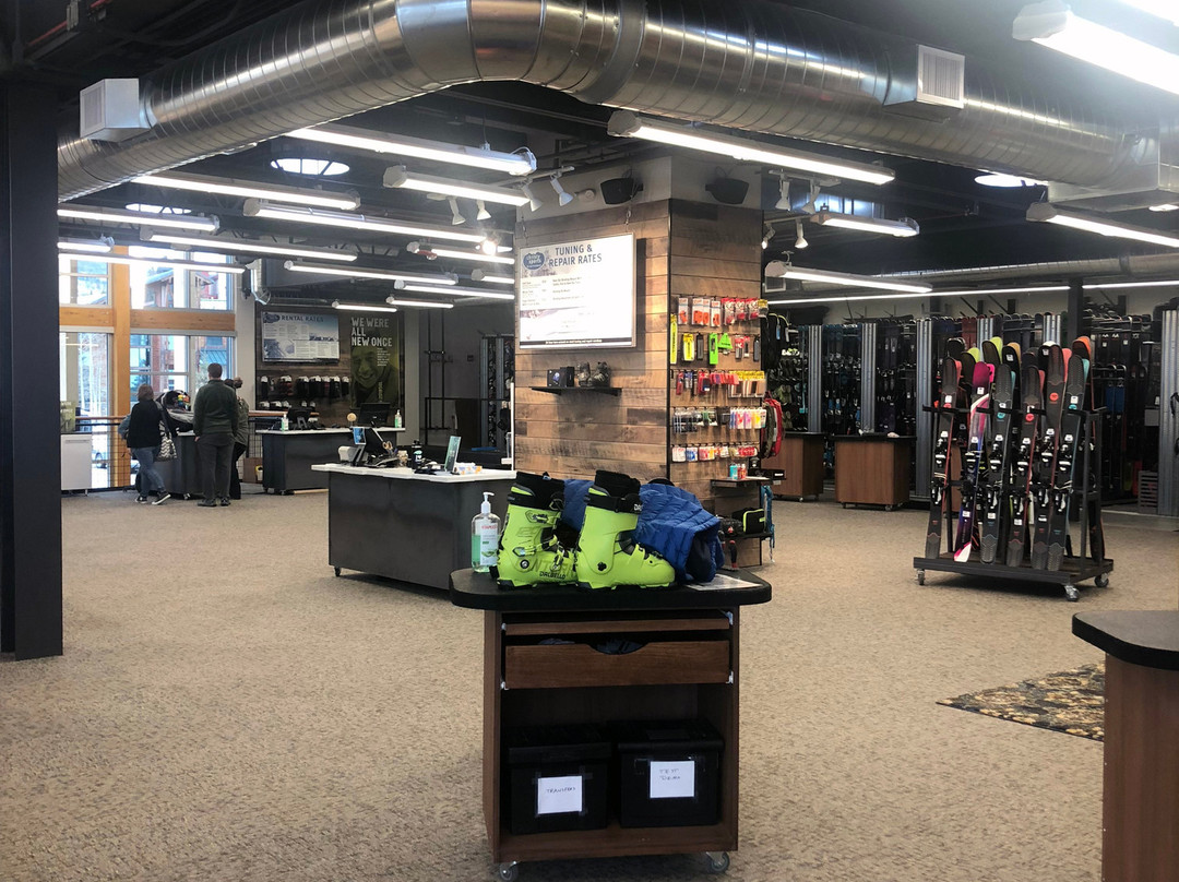 Christy Sports Ski and Snowboard-迪龙必去景点