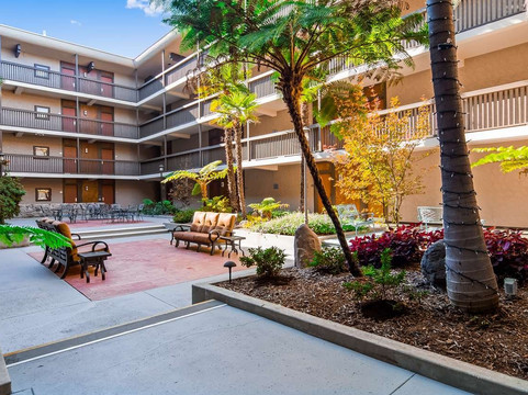 千橡市贝斯特韦斯特优质酒店主图