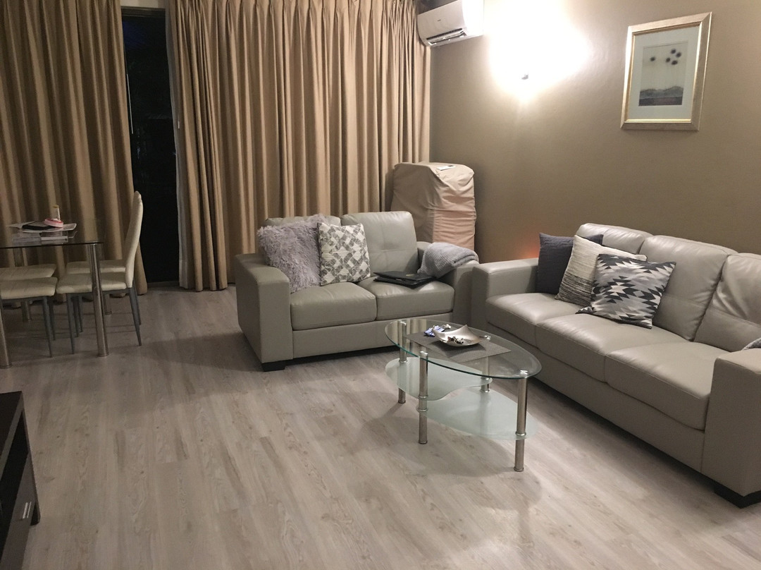 海滩走私者酒店主图