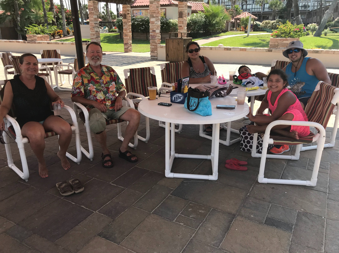 Sandbar Courtyard at Isla Grand Beach Resort景点图片