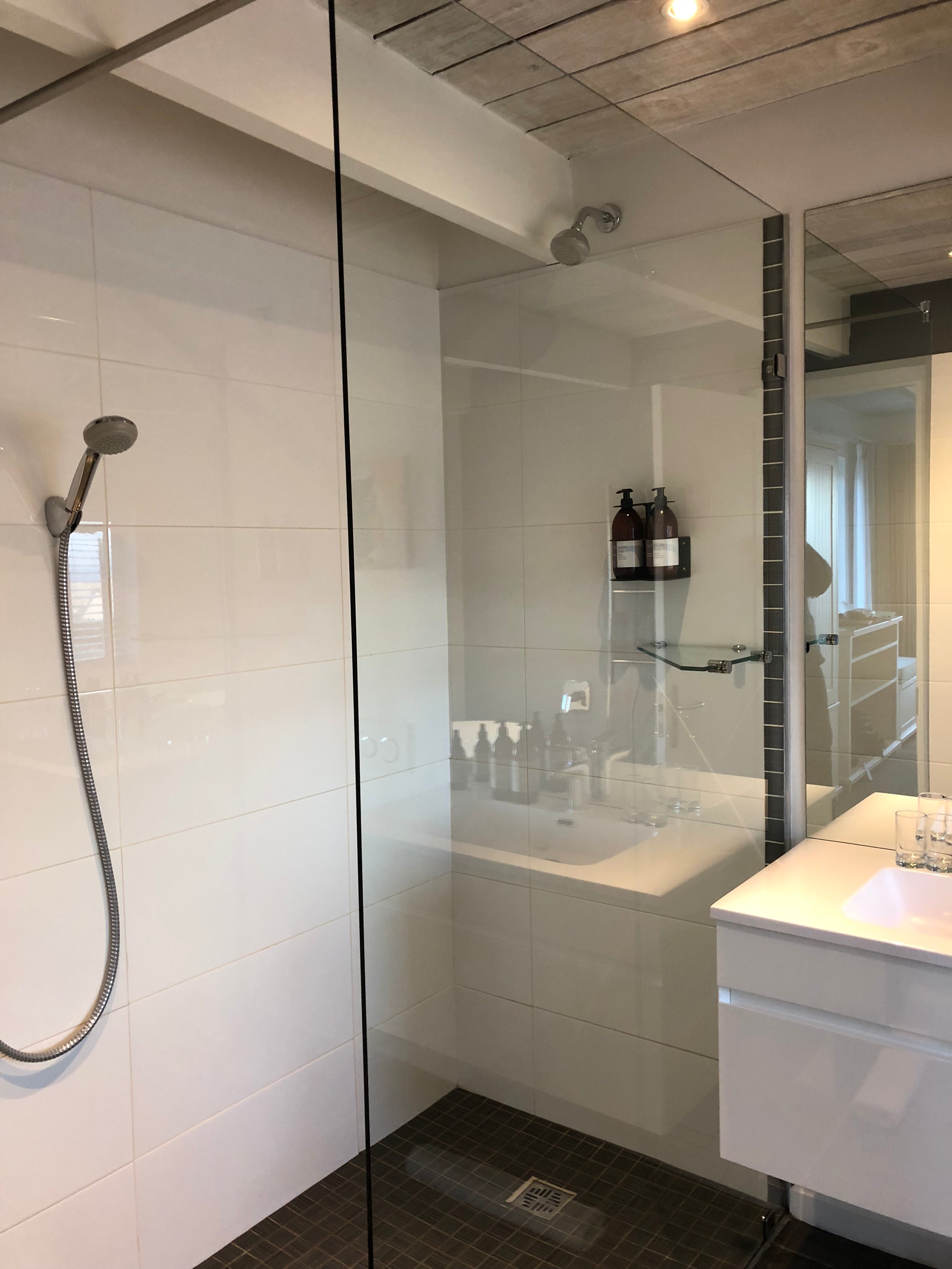 One Marine Drive Boutique Hotel-浴室