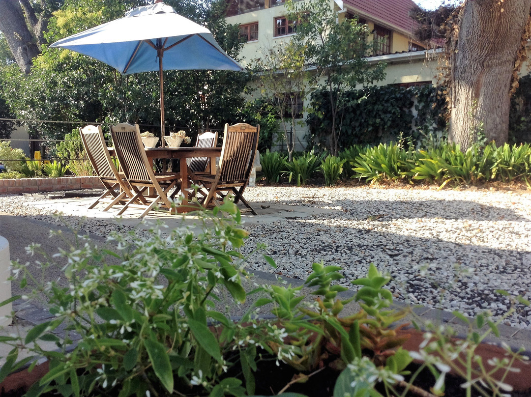 1 on Mona B & B主图