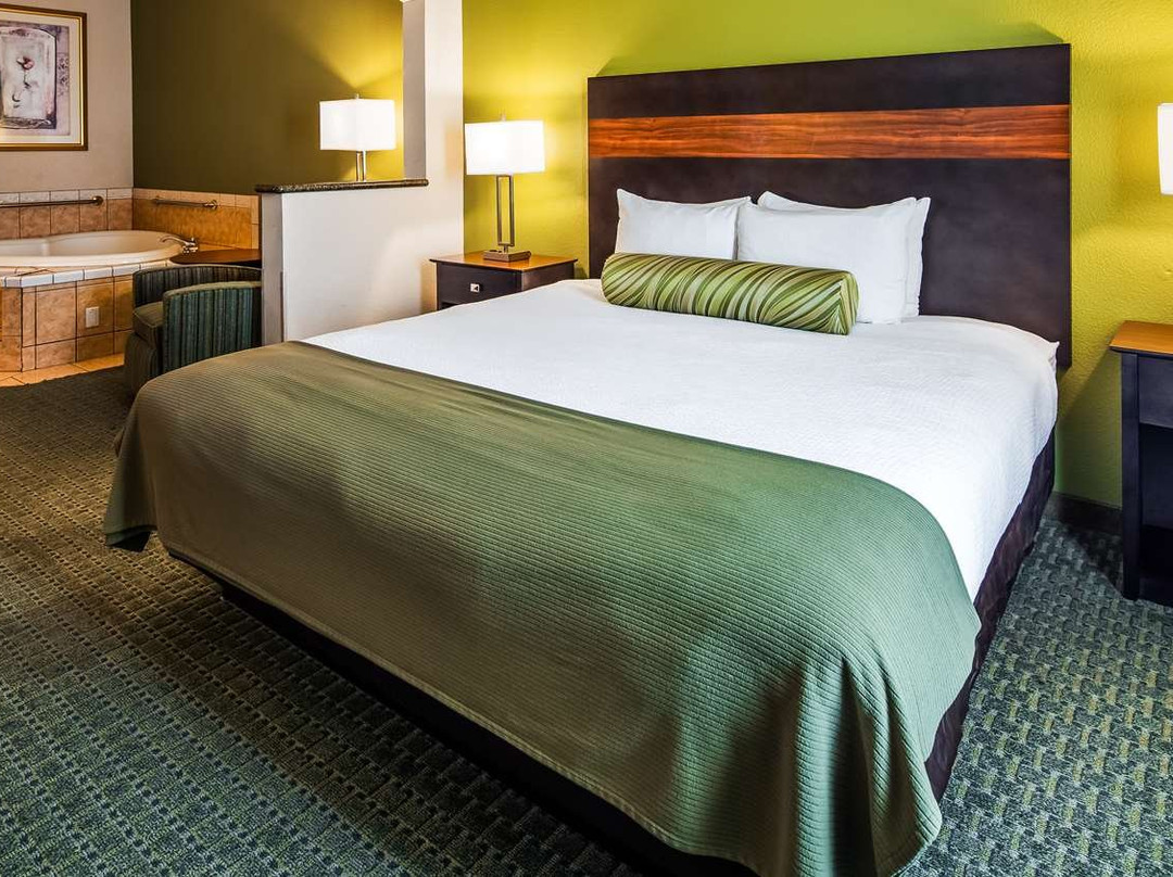 Woodway Waco South Inn & Suites主图