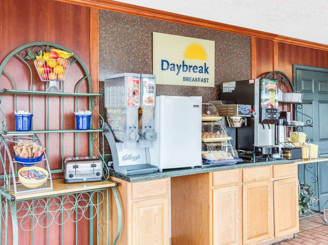 纽波特戴斯酒店主图