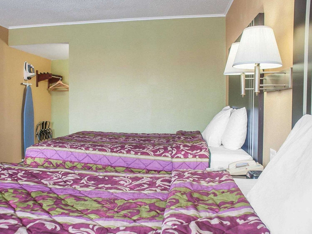 Amherst Inn & Suites主图