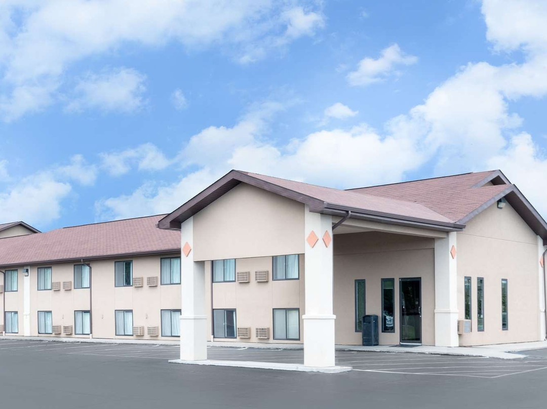 Super 8 by Wyndham Huron主图