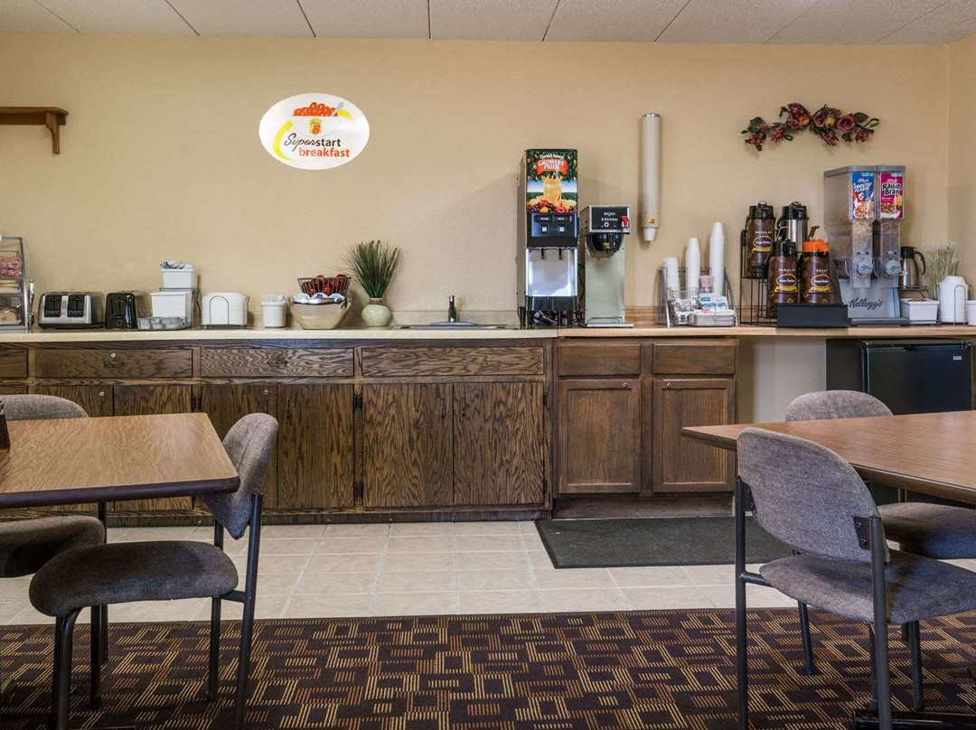 Super 8 by Wyndham Owatonna主图